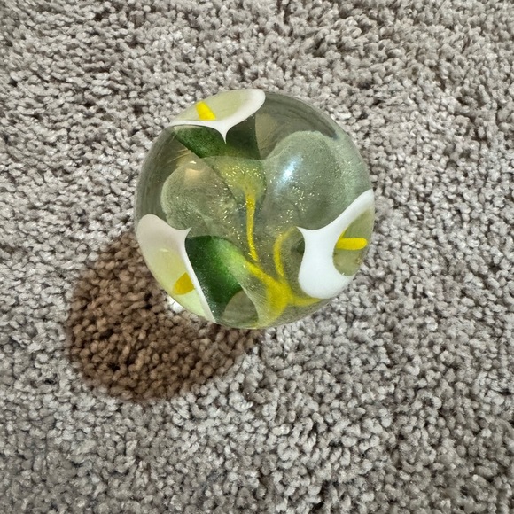 Vintage Calla Lily Glass Paperweight - Picture 5 of 5